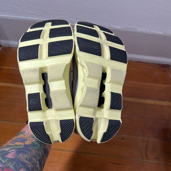 On Running Shoes in Purple and Cream - Picture 9 of 11